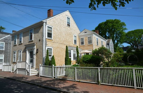 Nantucket Town Casa | Habitación con encanto en el jardín - 29 India House 1795 - Boutique Inn