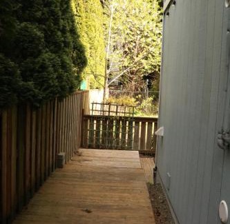 University Place Apartamento | Charming Garden Apartment