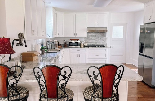 Blountstown Casa | Charming gated stately home on 5 acres