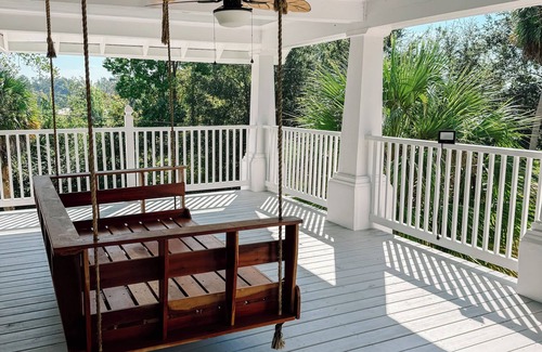 Blountstown Casa | Charming gated stately home on 5 acres