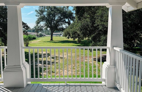 Blountstown Casa | Charming gated stately home on 5 acres