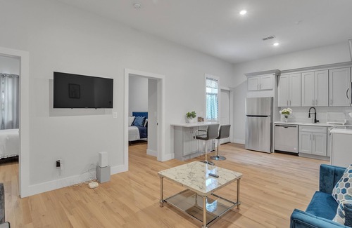 North Ironbound Apartamento | Charming Gem In Newark 3 Bedroom Apts by RedAwning