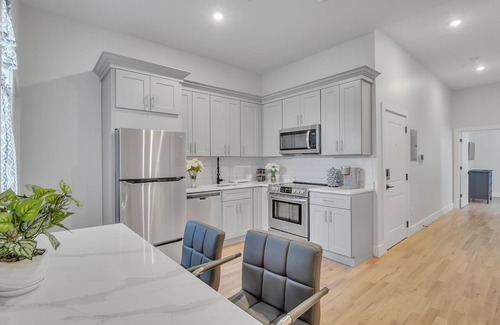 North Ironbound Apartamento | Charming Gem In Newark 3 Bedroom Apts by RedAwning