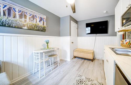 Geneva Apartamento | Charming Geneva Vacation Rental about 5 Mi to Lake!