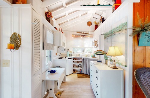 Saint Simons Island Apartamento | Charming Getaway w/ a Kitchenette & Free WiFi - Walk to the Beach