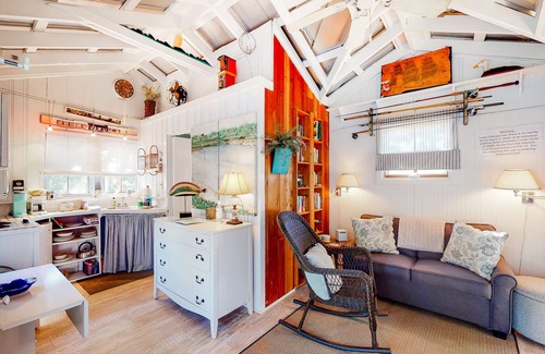 Saint Simons Island Apartamento | Charming Getaway w/ a Kitchenette & Free WiFi - Walk to the Beach