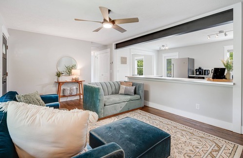 Weaverville Casa | Charming getaway in Weaverville! Great location!