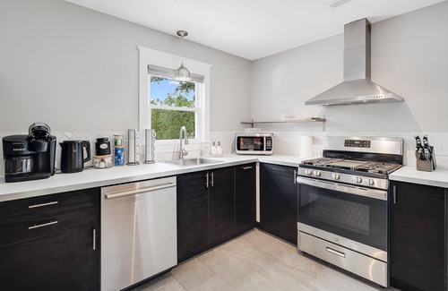 Weaverville Casa | Charming getaway in Weaverville! Great location!