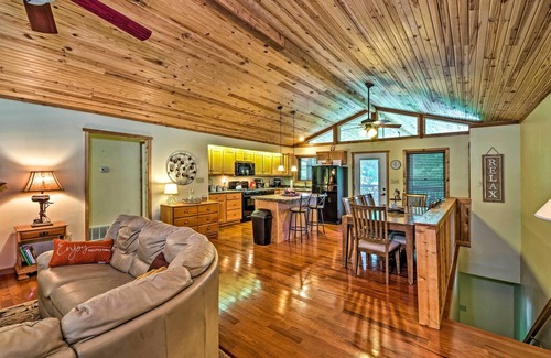 Albany Casa | Charming Getaway w/ Lake Cumberland Views!