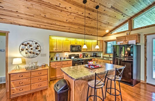 Albany Casa | Charming Getaway w/ Lake Cumberland Views!