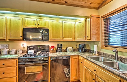 Albany Casa | Charming Getaway w/ Lake Cumberland Views!