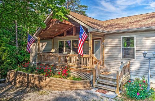 Albany Casa | Charming Getaway with Lake Cumberland Views!