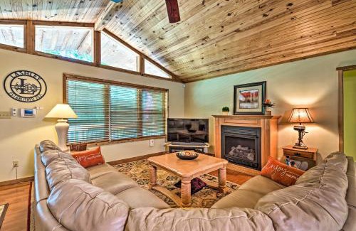 Albany Casa | Charming Getaway with Lake Cumberland Views!