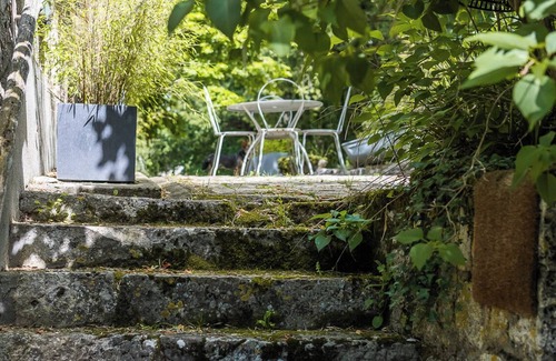 Belveze Casa | Charming gîte and unusual cabin, nature, swimming pool. Ideal for friends and family stays