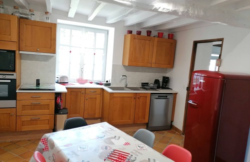 Neuilly-en-Vexin Casa | Charming gîte with garden and fireplace