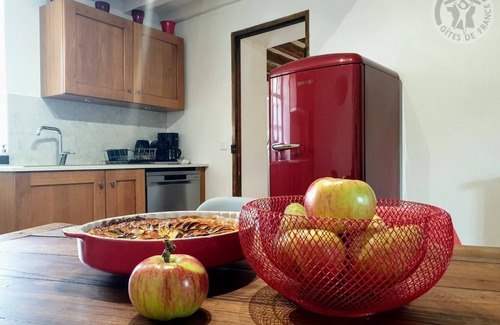 Neuilly-en-Vexin Casa | Charming gîte with garden and fireplace