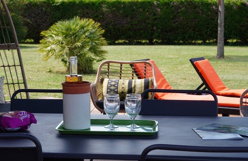Cartelegue Casa | CASA CON ENCANTO en campo de Burdeos, servicios lujo, piscina y parque arbolado