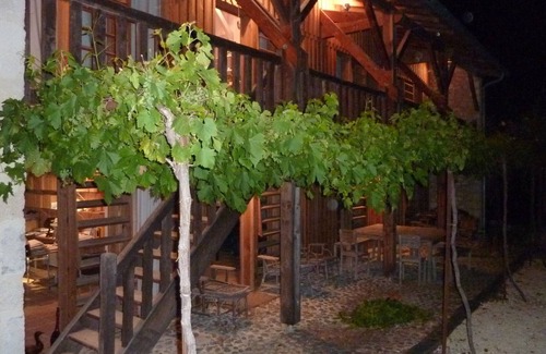 Montreal Cabaña | CASA CON ENCANTO EN LAS VINAS CON GRAN PISCINA PRIVADA