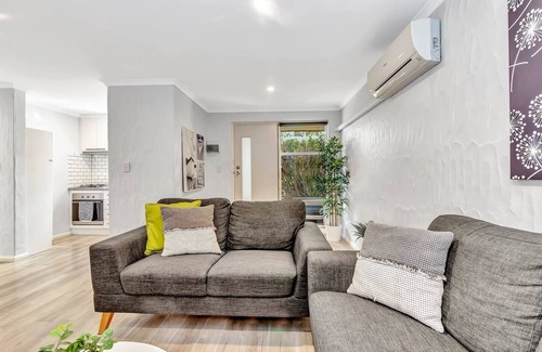 Glenelg North Apartamento | Charming Glenelg Stay Walking Distance to Beach