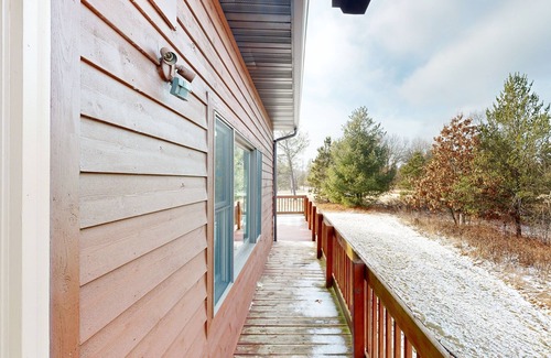 Rome Casa | Charming Golf View Home, w/ Hot tub, Sauna, Fire pit, near Lakes & Trails!