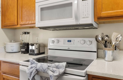 Sunset Lakes Casa | Charming & Gorgeous Lake views 3+2.5 townhome Washer Dryer AC Wi free parking