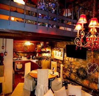 Aghios Athanasios Chalet De Esquí | Charming 3-storey Loft with fireplace