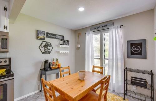 Granbury Cabaña | Charming Granbury Cottage Retreat w/ Private Patio