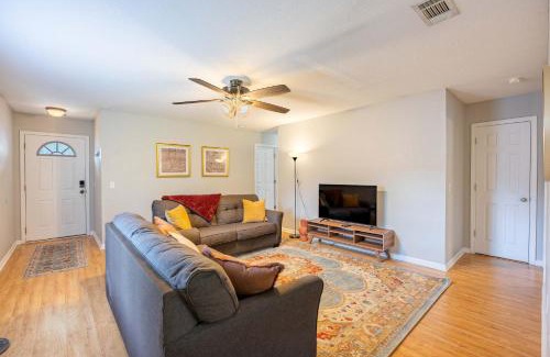 Statesboro Casa | Charming Gray Home- 5 mins from GSU!