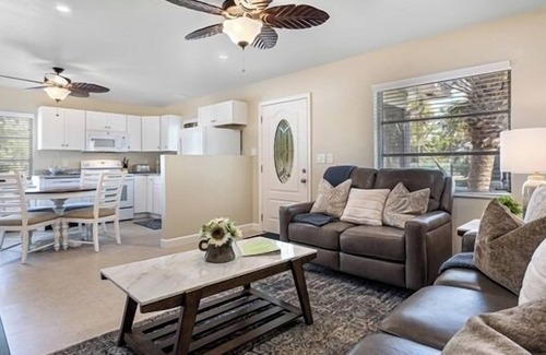 Sanibel Cabaña | Charming Ground-Level Retreat at Sanibel Shore-Walk to the Beach