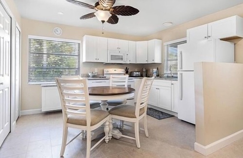 Sanibel Cabaña | Charming Ground-Level Retreat at Sanibel Shore-Walk to the Beach