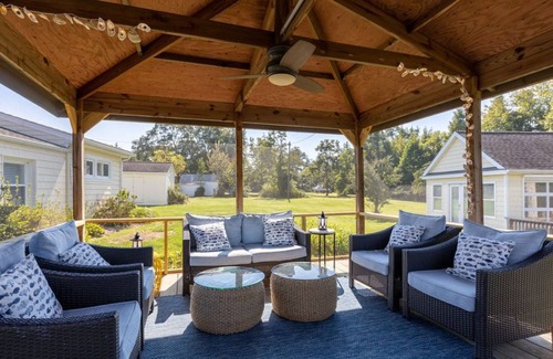Deltaville Cabaña | Charming Guest Cottage on Jackson Creek w/kayaks and bikes available!