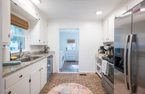 Valdosta Casa | Guest Favorite, Fenced in yard, Clean, Close to SGMC & VSU, Pets, Fire Pit