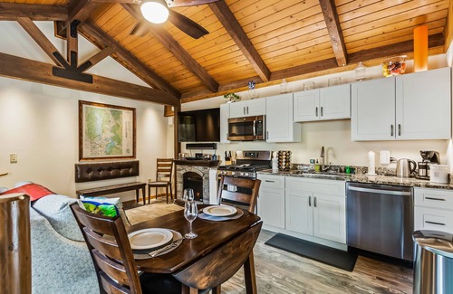Sandpoint Casa | Charming guest house with free WiFi, full kitchen, public beach access, & dock