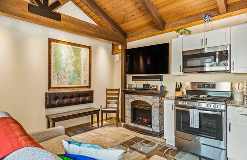 Sandpoint Casa | Charming guest house with free WiFi, full kitchen, public beach access, & dock