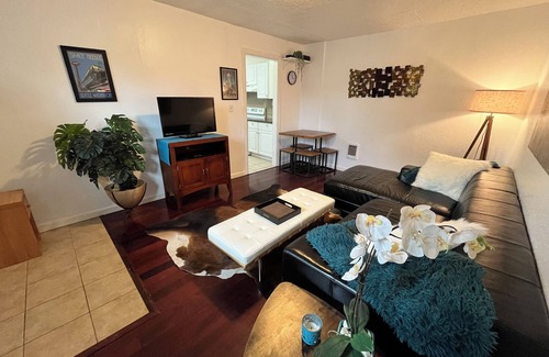 Vancouver Casa | Charming guesthouse minutes from downtown Vancouver -pet friendly