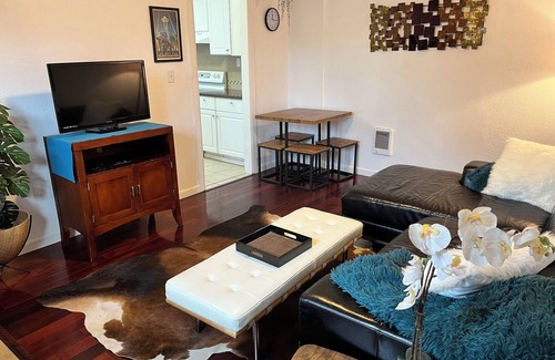 Vancouver Casa | Charming guesthouse minutes from downtown Vancouver -pet friendly