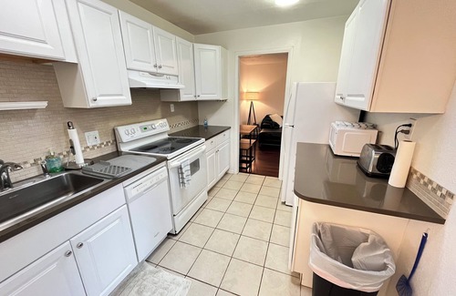 Vancouver Casa | Charming guesthouse minutes from downtown Vancouver -pet friendly