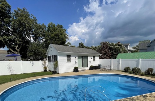 Cambridge Cabaña | Charming Guesthouse w/ Pool in Historic Cambridge