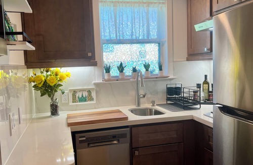 Arabi Casa | Charming guesthouse with private backyard just 3 doors down from New Orleans.