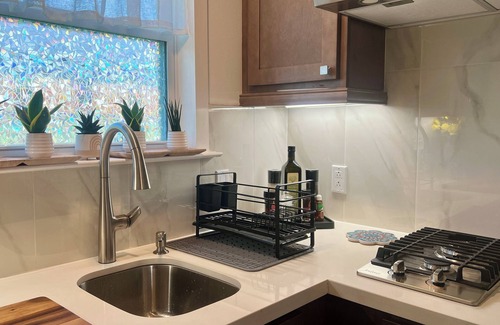 Arabi Casa | Charming guesthouse with private backyard just 3 doors down from New Orleans.