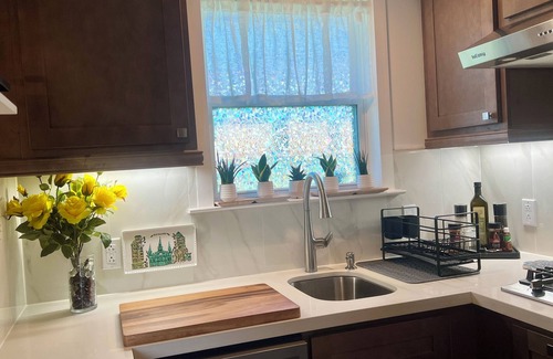 Arabi Casa | Charming guesthouse with private backyard just 3 doors down from New Orleans.