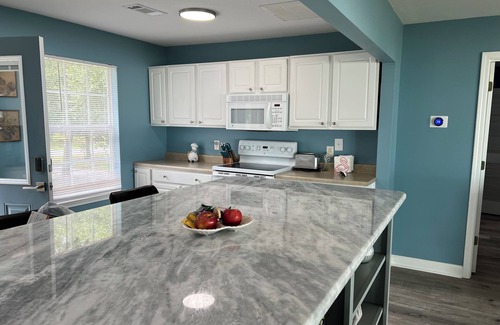 Ocean Springs Casa | Charming Gulf Front pet-friendly 2-bedroom house in Ocean Springs with WiFi