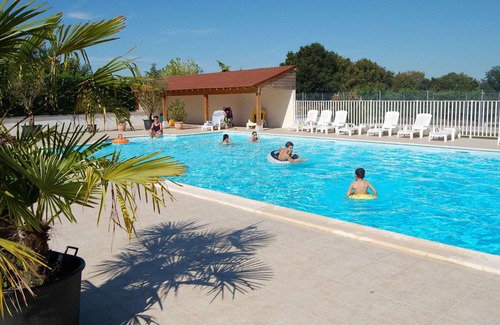 Faverolles Casa | Charming holiday home with pool and pond