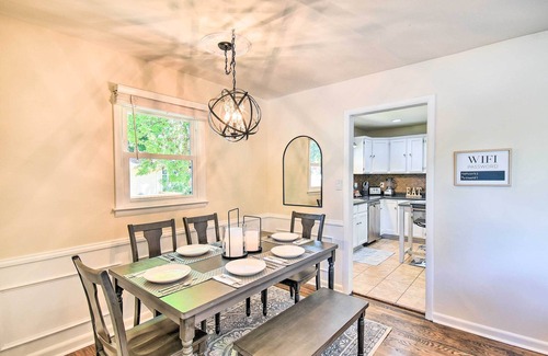 Hampton Casa | Charming Hampton Home w/ Yard: 2 Mi to Beach!