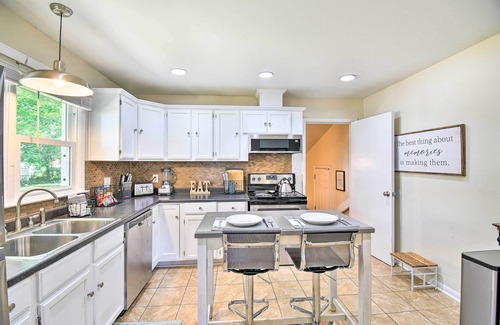 Hampton Casa | Charming Hampton Home w/ Yard: 2 Mi to Beach!