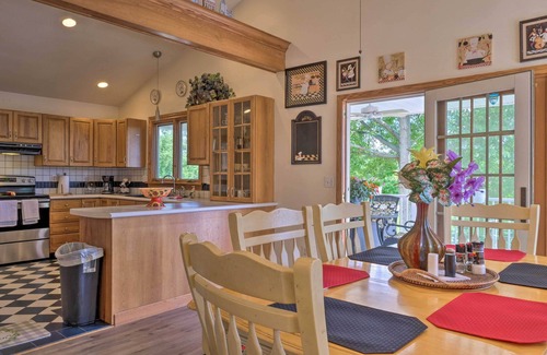 Lisbon Cabaña | Charming Hanoverton Cottage on Guilford Lake!