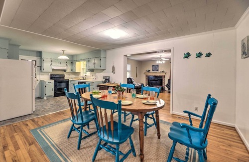 Harkers Island Casa | Charming Harkers Island Home - Fish & Boat!