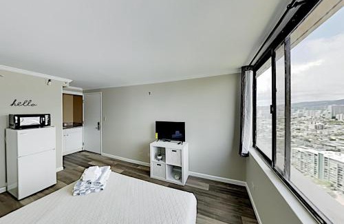 McCully - Moiliili Casa | Charming Hawaiian Monarch Studio