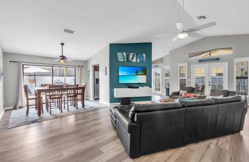 Bonita Springs Casa | Charming Heated Pool Home - 3 miles to the Beach, Pet and Family Friendly -Available Year Round!