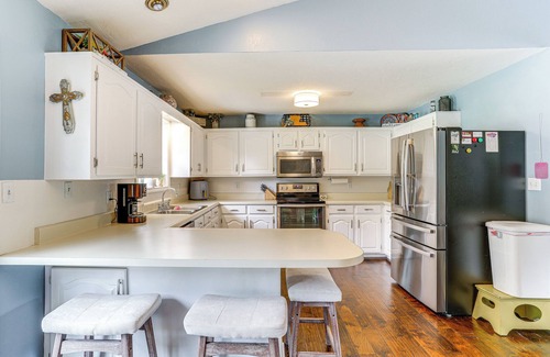 Heber Springs Casa | Charming Heber Springs Home w/Deck & Fire Pit!